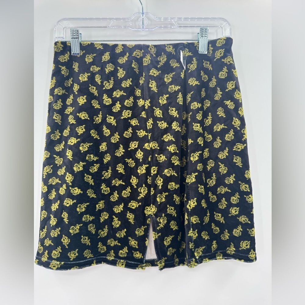 3/$20 BP. Velvet Black/Green Rose Mini Skirt size Small